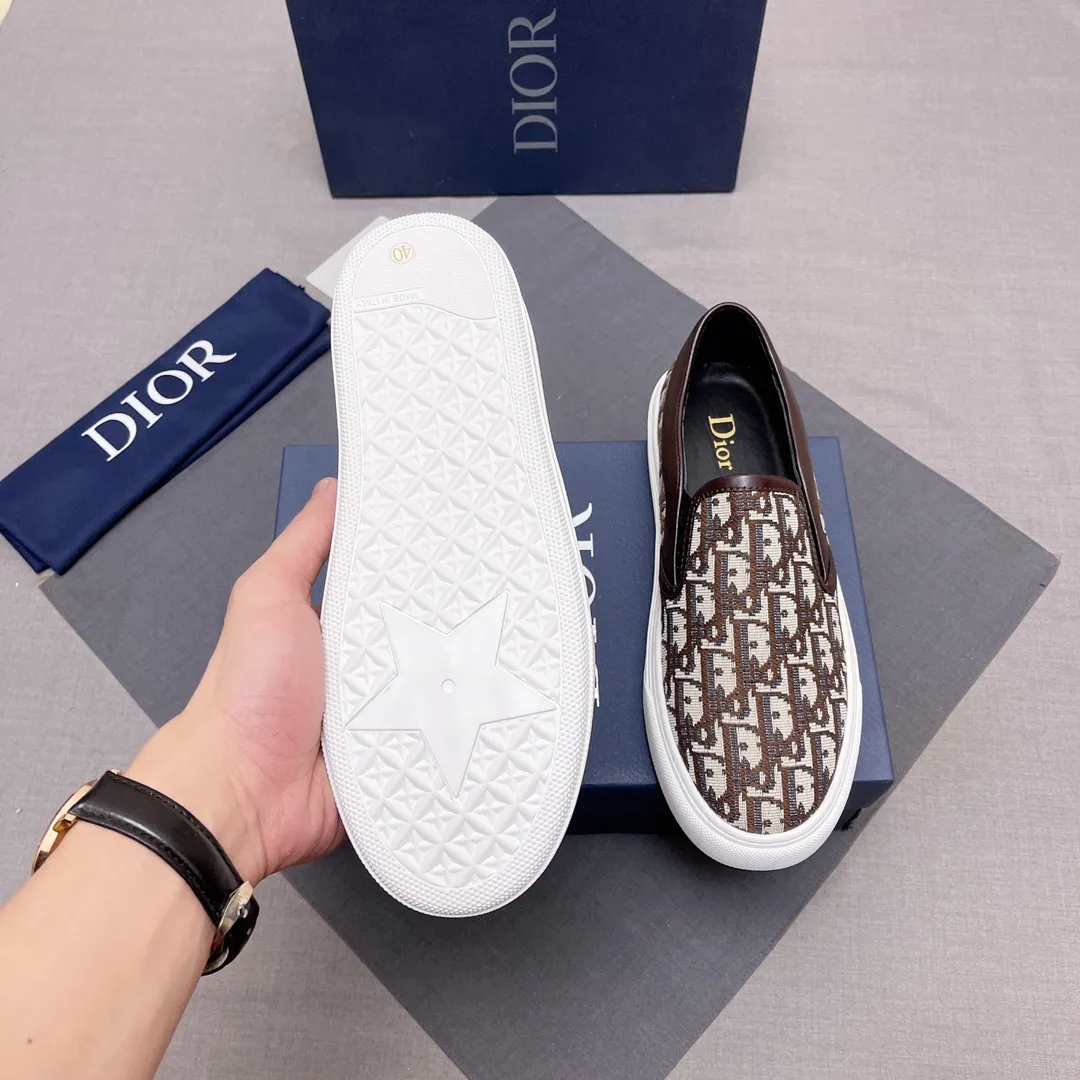 P380, Dior series casual shoes 👟🔥[Dior] Dior's new casual men's shoes are launched in Hong Kong counters. Official website 1:1 production. Original Italian materials. Designed by European and American masters. Perfect shape to create counter quality, solid color rubber wear-resistant outsole and classic dazzling head! Super versatile and very comfortable. High-end without losing taste, fashionable and novel! ! Absolute focus! Code number: 38-44, four colors available (45 can be customized, cannot be returned or exchanged) No. 005